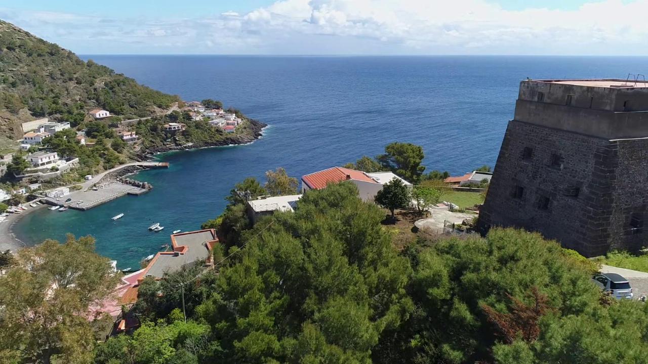 Hotel Sotto La Torre E Sopra Il Porticciolo Isola di Ustica Exterior foto