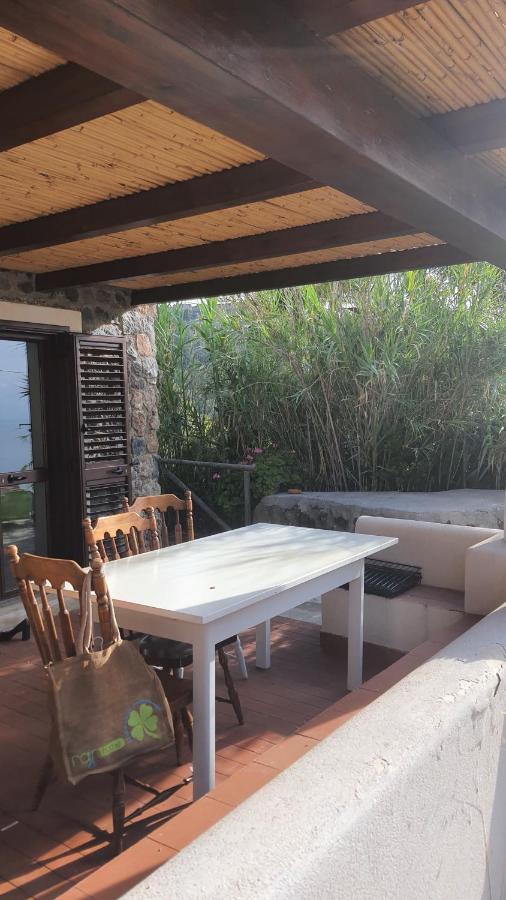 Hotel Sotto La Torre E Sopra Il Porticciolo Isola di Ustica Exterior foto