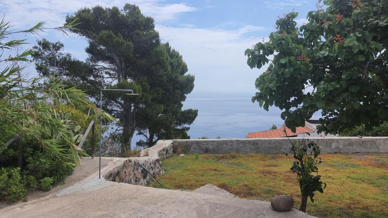Hotel Sotto La Torre E Sopra Il Porticciolo Isola di Ustica Exterior foto