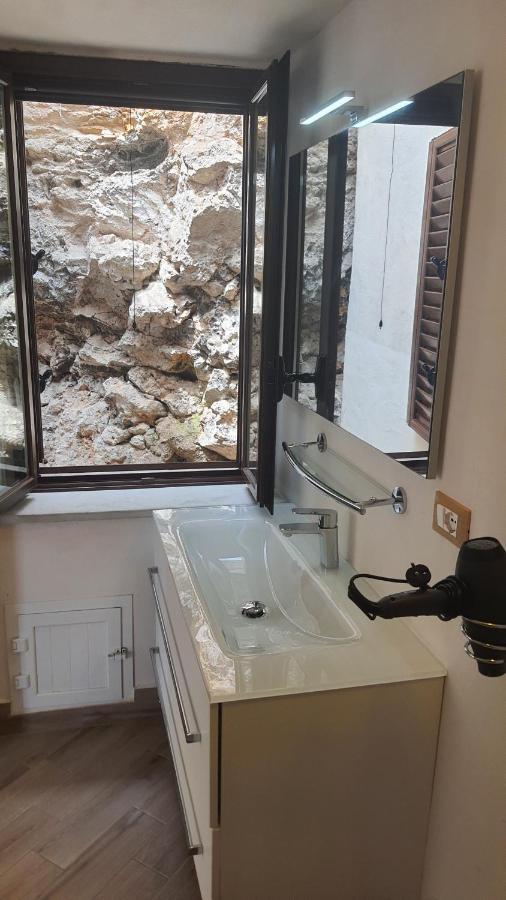 Hotel Sotto La Torre E Sopra Il Porticciolo Isola di Ustica Exterior foto