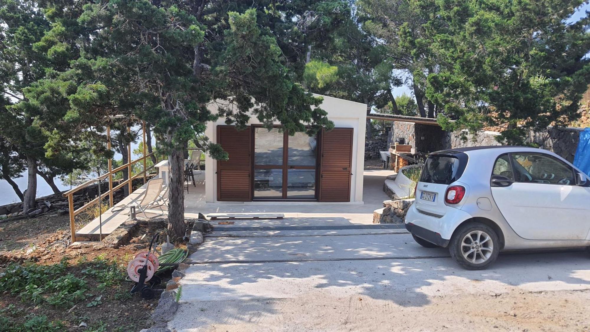 Hotel Sotto La Torre E Sopra Il Porticciolo Isola di Ustica Exterior foto