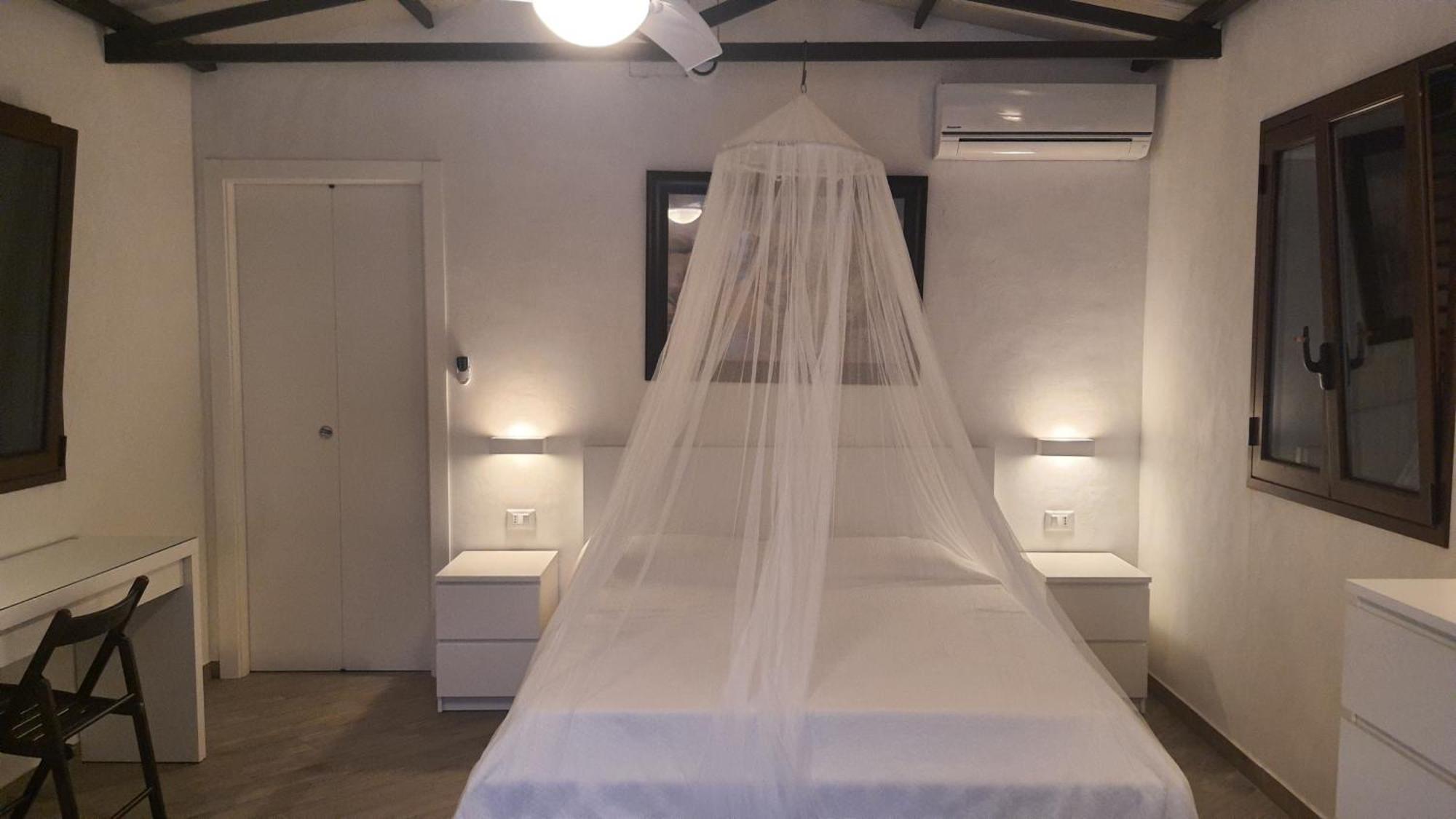 Hotel Sotto La Torre E Sopra Il Porticciolo Isola di Ustica Habitación foto