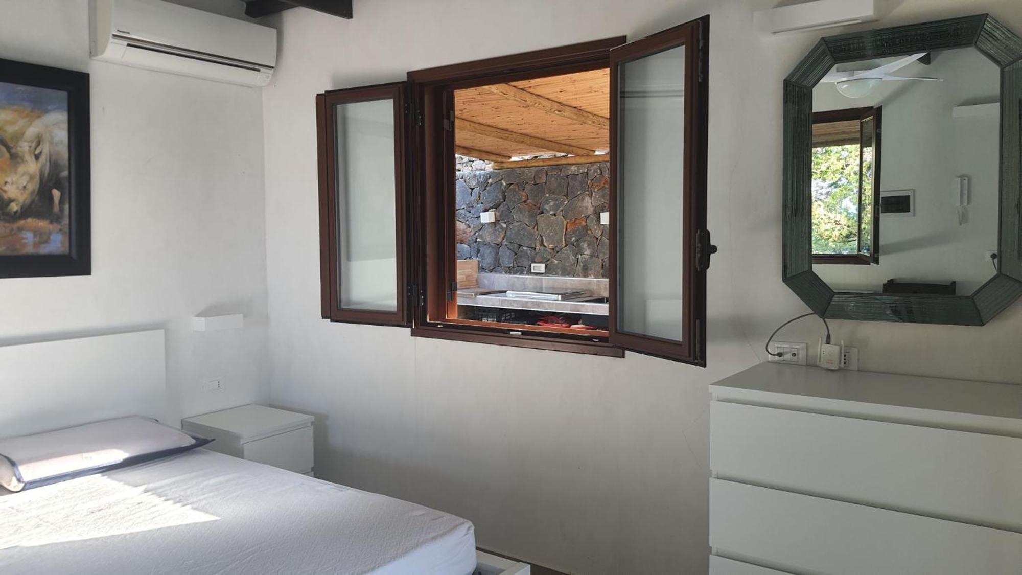 Hotel Sotto La Torre E Sopra Il Porticciolo Isola di Ustica Habitación foto