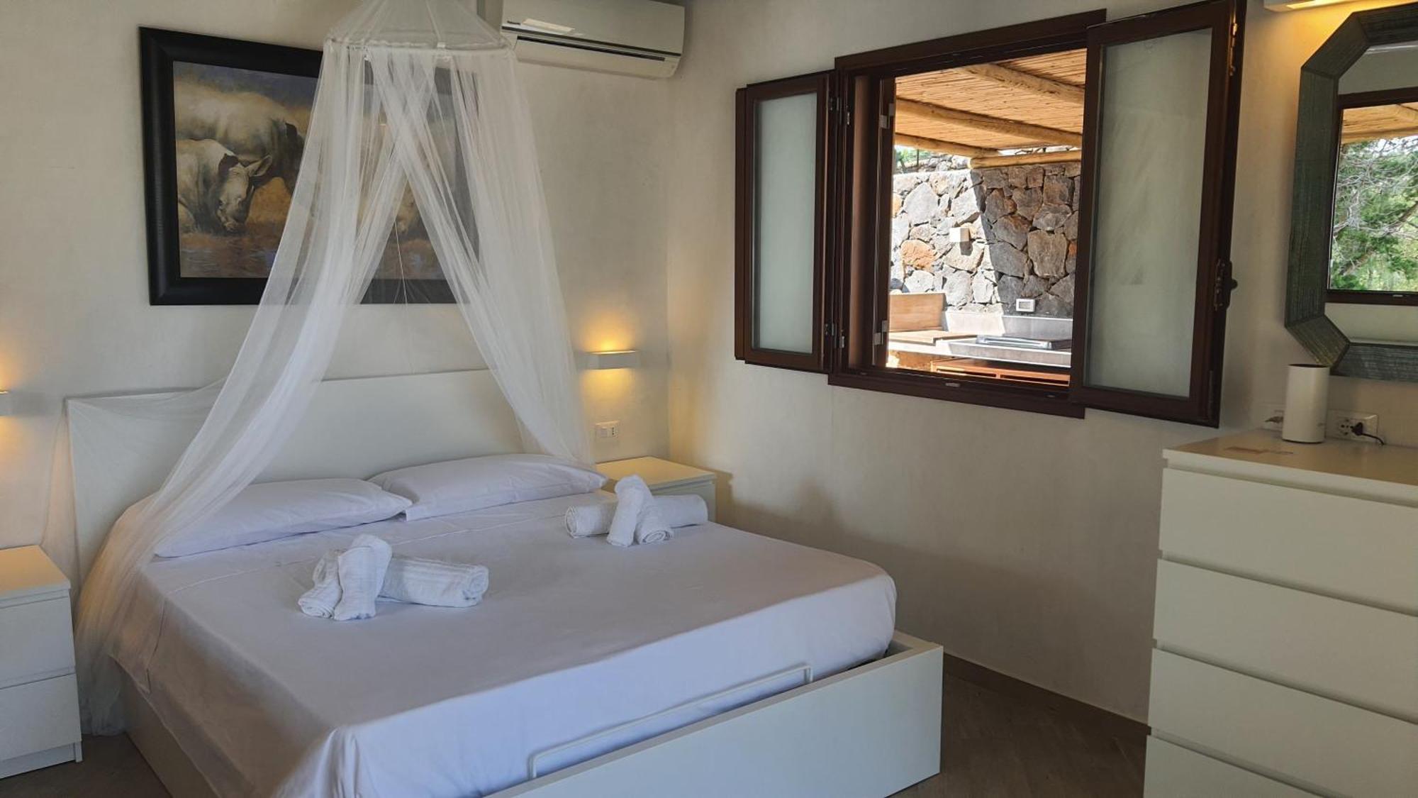 Hotel Sotto La Torre E Sopra Il Porticciolo Isola di Ustica Habitación foto