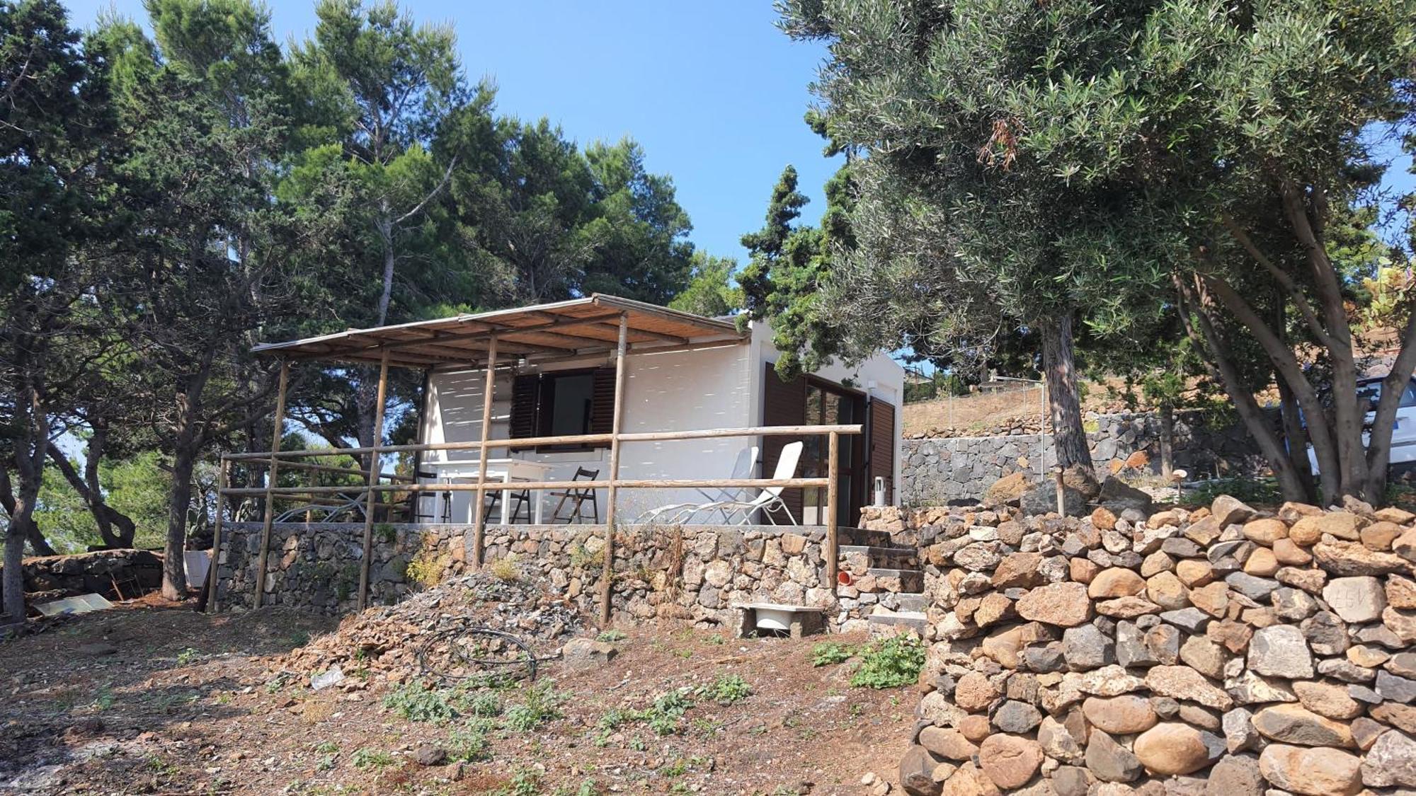 Hotel Sotto La Torre E Sopra Il Porticciolo Isola di Ustica Habitación foto