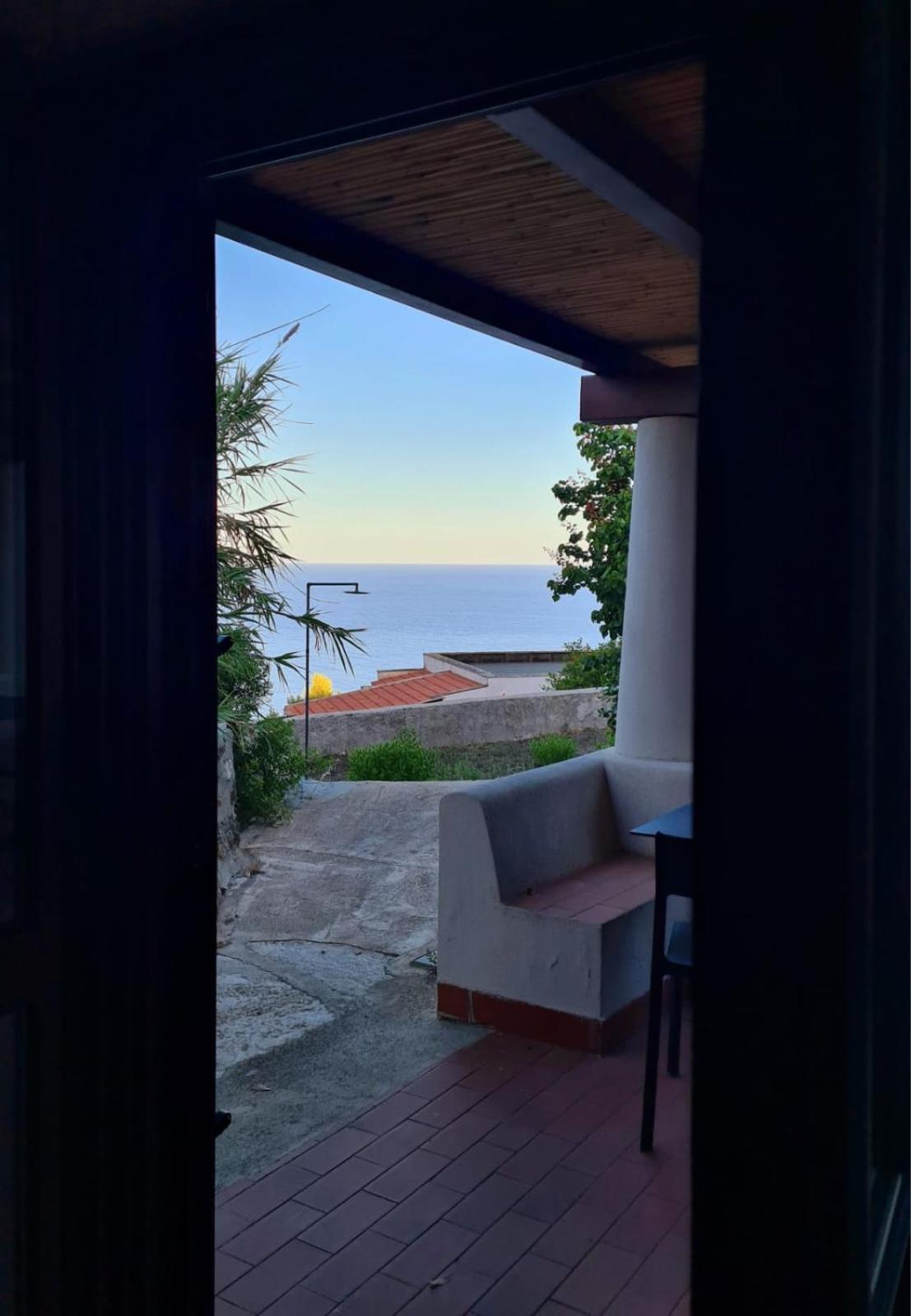 Hotel Sotto La Torre E Sopra Il Porticciolo Isola di Ustica Exterior foto